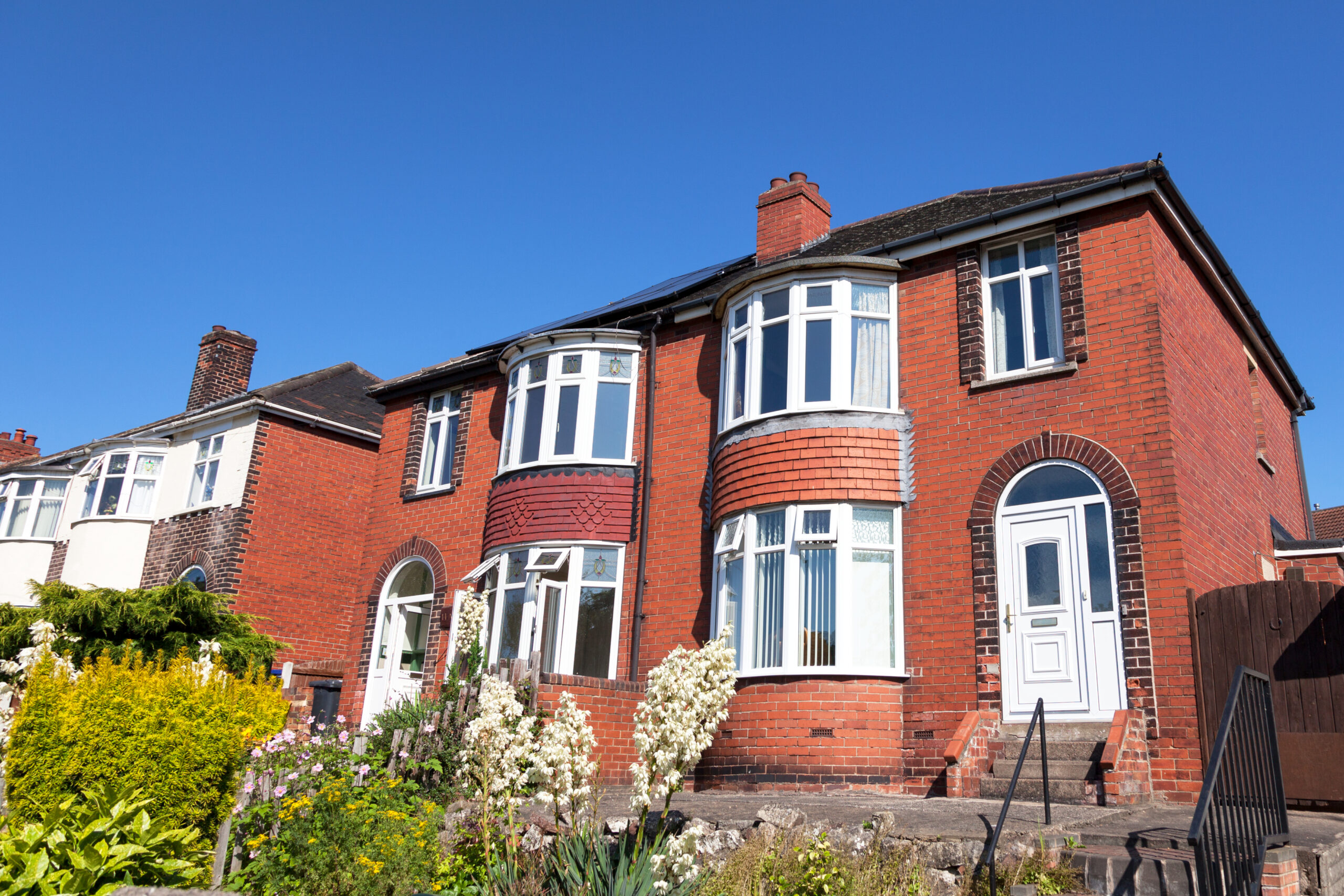 Traditional,English,Semi,Detached,House,With,Front,Garden